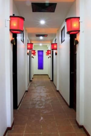 thumbnail: Hallway