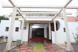 thumbnail: Front of property
