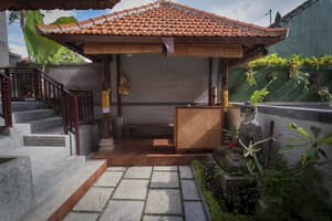 thumbnail: Property entrance