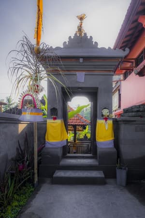 thumbnail: Property entrance
