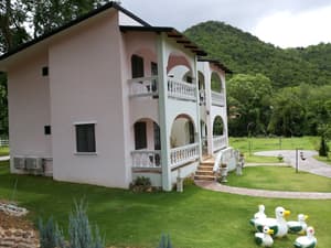 thumbnail: Exterior