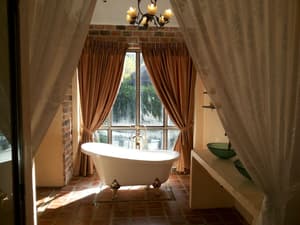 thumbnail: Deep soaking bathtub