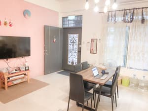 thumbnail: Lobby sitting area