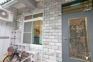 thumbnail: Interior entrance