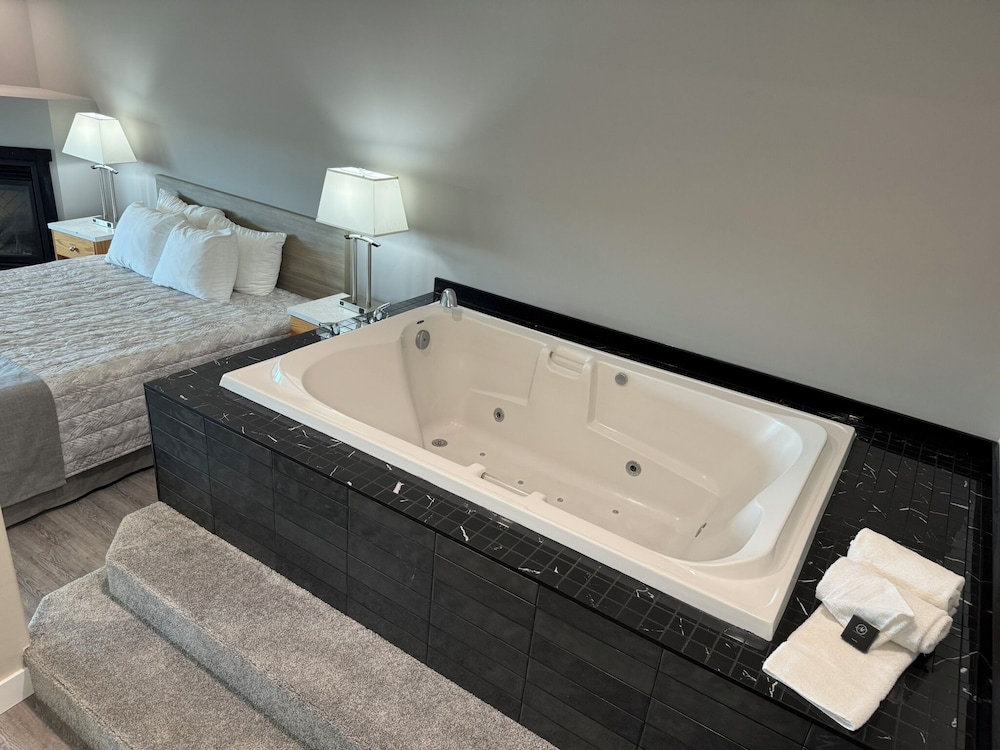Private spa tub
