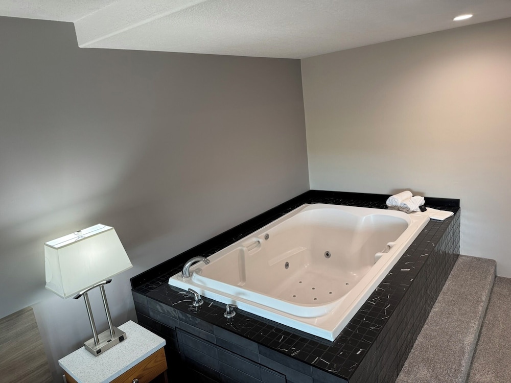 Private spa tub