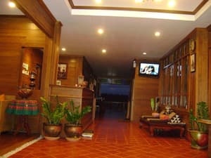thumbnail: Lobby sitting area