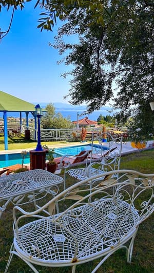 thumbnail: Front of property