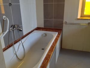 thumbnail: Deep soaking bathtub