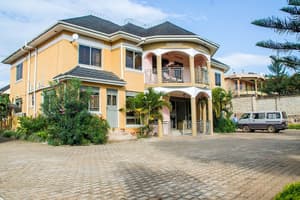 thumbnail: Front of property