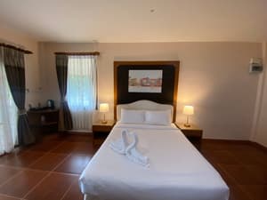 thumbnail: In-room dining