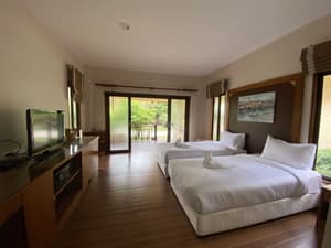 thumbnail: Front of property - evening/night