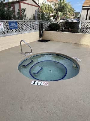 thumbnail: Outdoor pool
