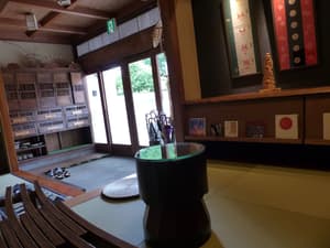 thumbnail: Lobby sitting area