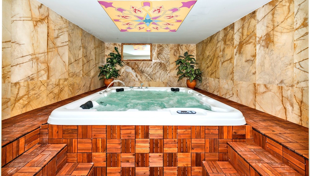 Swimming pool-spa