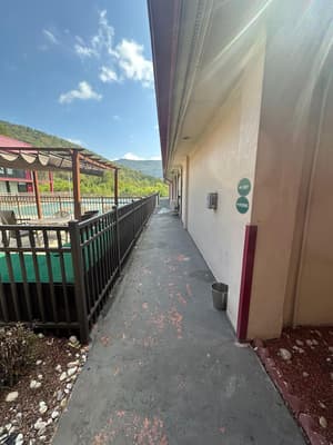 thumbnail: Exterior