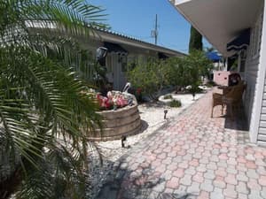 thumbnail: Exterior