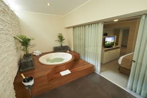 thumbnail: Jetted tub