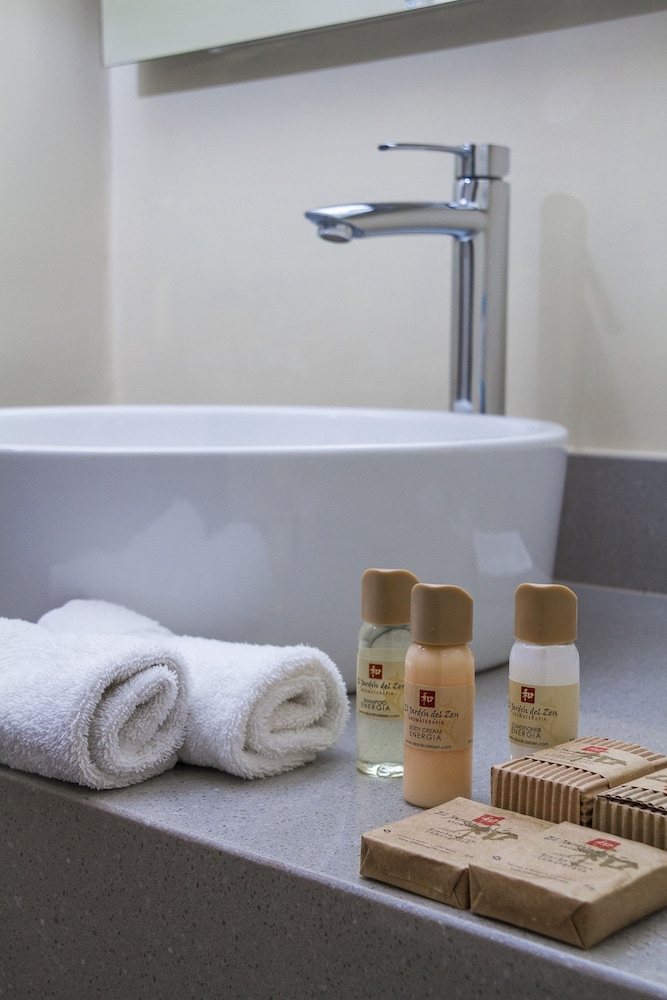 Bathroom amenities