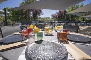 thumbnail: Outdoor dining