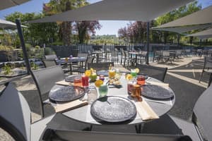 thumbnail: Outdoor dining