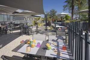 thumbnail: Outdoor dining