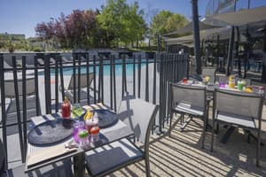thumbnail: Outdoor dining
