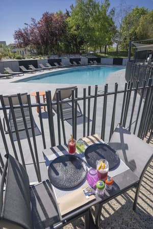 thumbnail: Outdoor dining