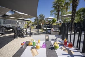 thumbnail: Outdoor dining