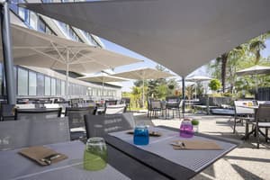 thumbnail: Outdoor dining