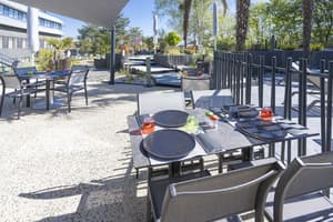 thumbnail: Outdoor dining