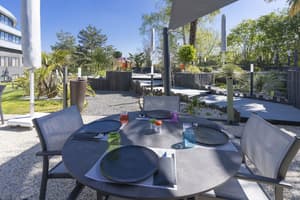 thumbnail: Outdoor dining