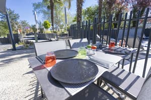 thumbnail: Outdoor dining