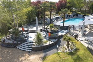 thumbnail: Poolside bar