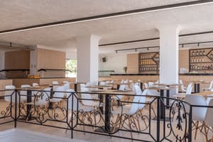 thumbnail: Bar (on property)