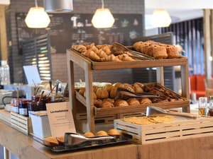 thumbnail: Breakfast area