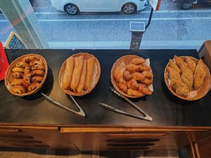 thumbnail: Breakfast area