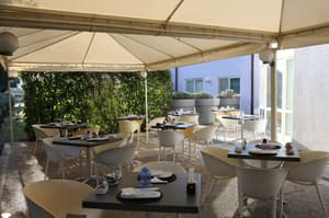thumbnail: Outdoor dining