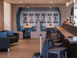 thumbnail: Bar (on property)
