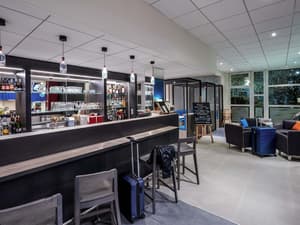thumbnail: Bar (on property)