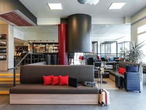 thumbnail: Bar (on property)