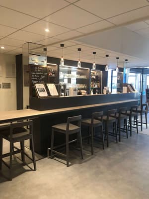 thumbnail: Bar (on property)