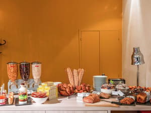 thumbnail: Breakfast area
