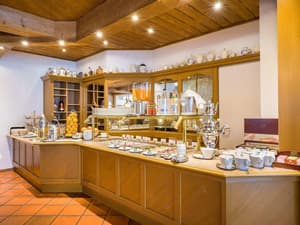 thumbnail: Breakfast area