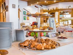 thumbnail: Breakfast area