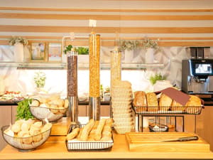 thumbnail: Breakfast area