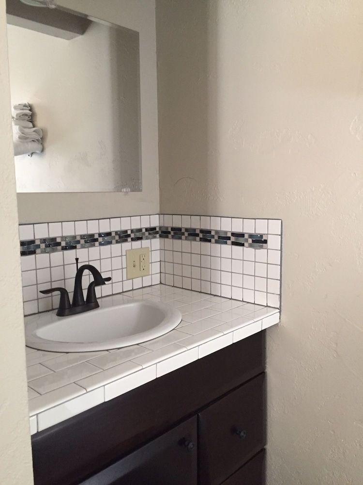 Bathroom sink