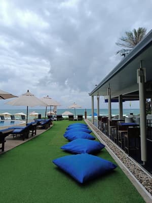 thumbnail: Poolside bar