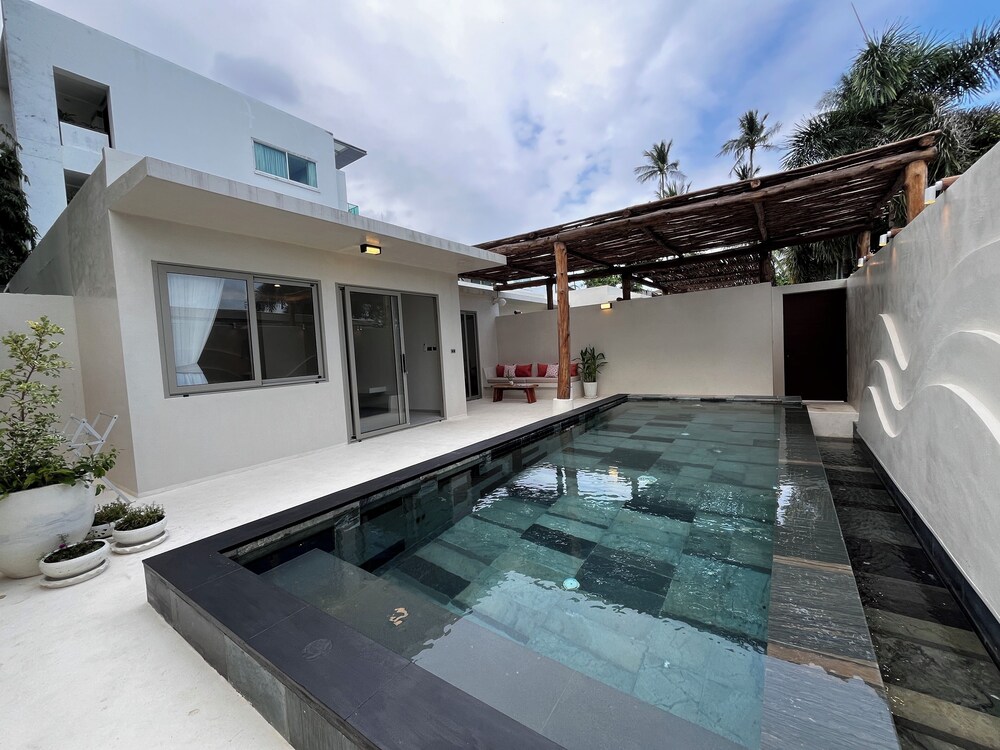 Private pool