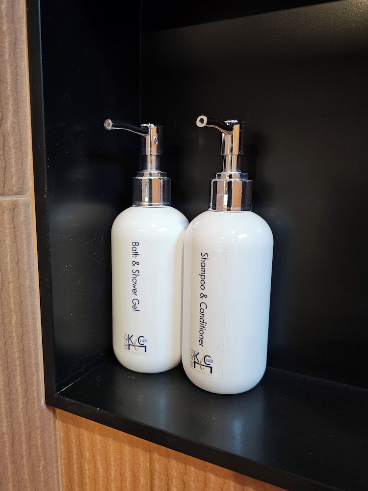 Bathroom amenities